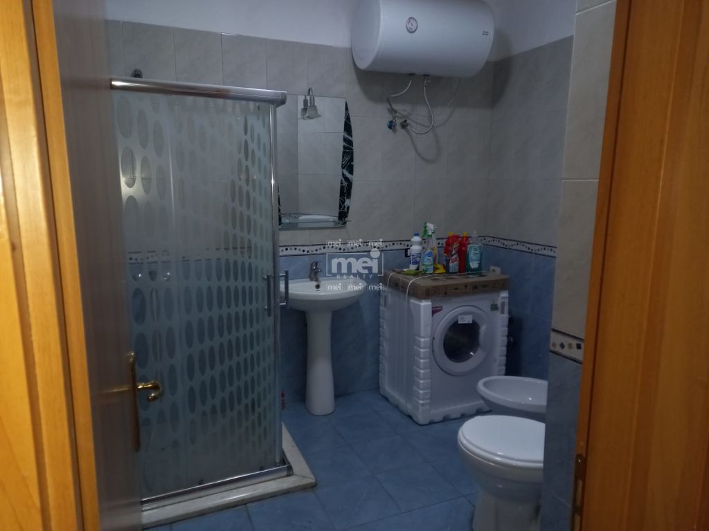 JEPET ME QIRA APARTAMENT 2+1 PRANE SHKOLLES DY GJELAT!